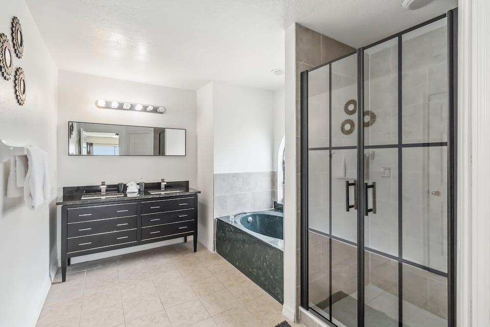 5/3 Private Pool House Near all Famous Attractions!!!