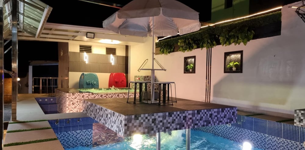 EDVIL BEACH RESORT AND JACUZZI POOL SPA