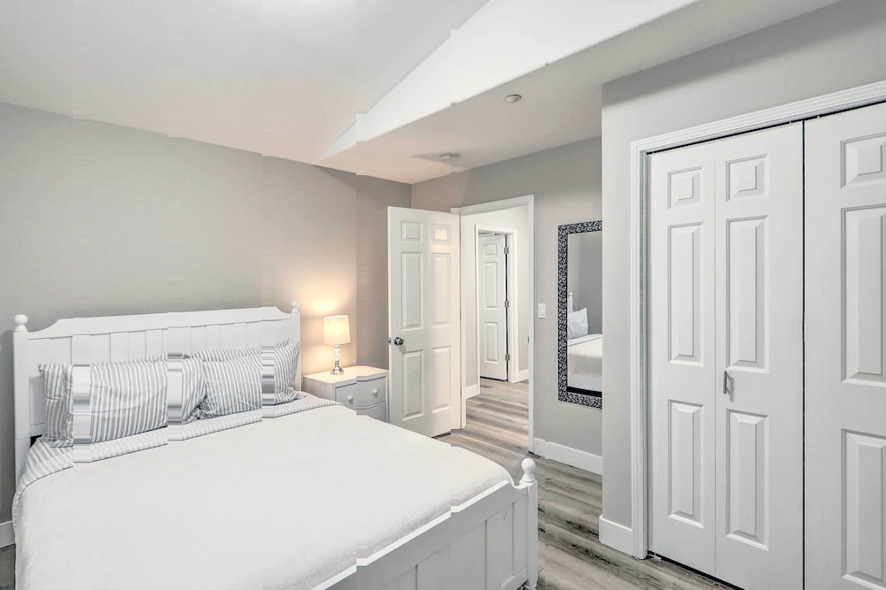 Spacious Kent Home: Great for Large Families! view 3