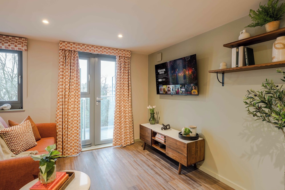 Waterside Living I Luxe Apartments