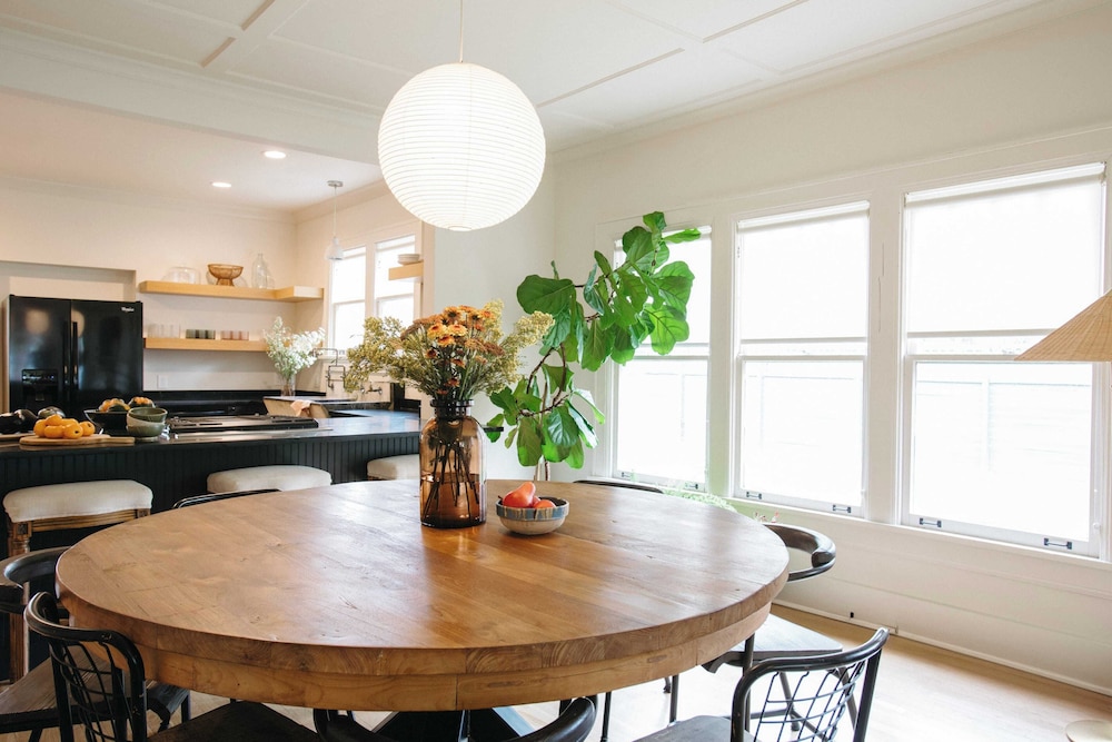 East Nashville Retreat w/ Fireplace, Backyard Firepit, Outdoor Dining & Minutes From Downtown Music, Food & Nightlife Chapel House by Avantstay