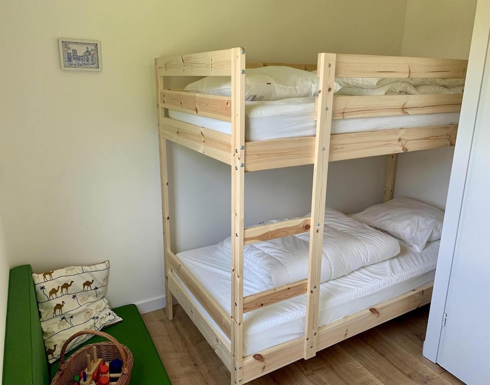 16 Alley Hostel