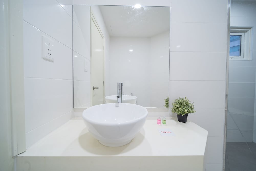 OYO Home 89449 Fancy 2 Bedroom Crest Residence