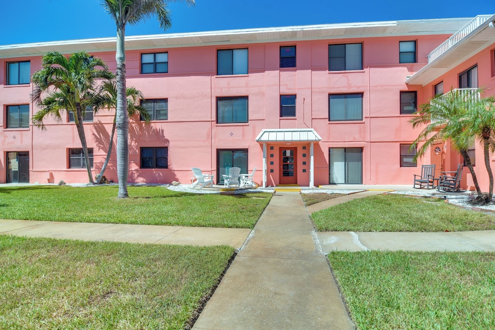 Condo at Upham Beach Park w/ Heated Pool Access!