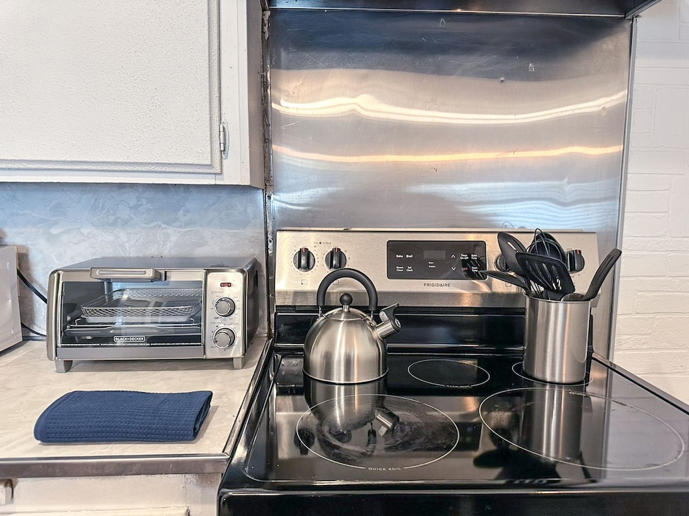 Affordable 2BR Getaway Near Plaza District Lilac1