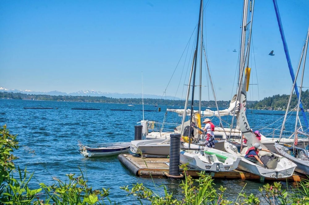 Lakeview Home in Renton, Walk to Beach, AC, Fenced
