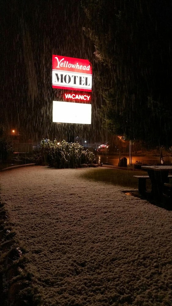 Yellowhead Motel