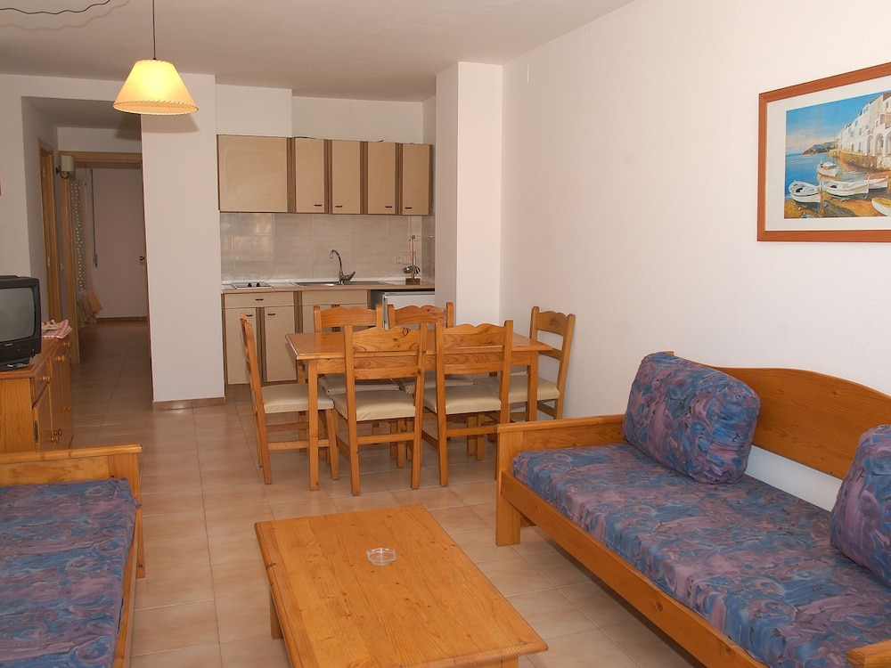 Cozy Apartment in Empuriabrava With Swimming Pool photo 3