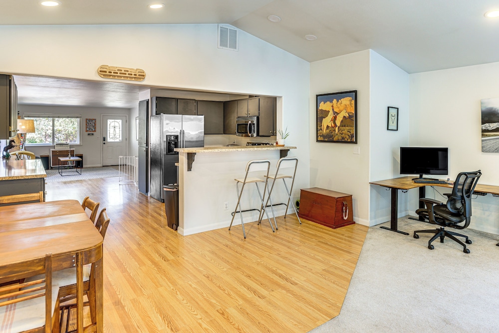 Close to Everything! Quiet Retreat in Bend