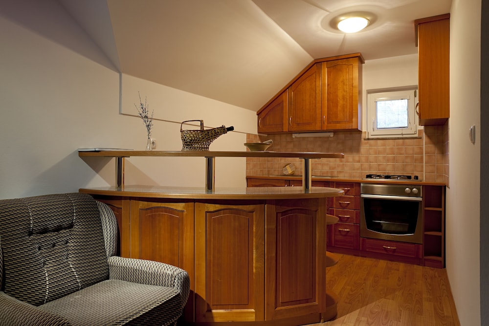 Vineyard Cottage Bregac view 5