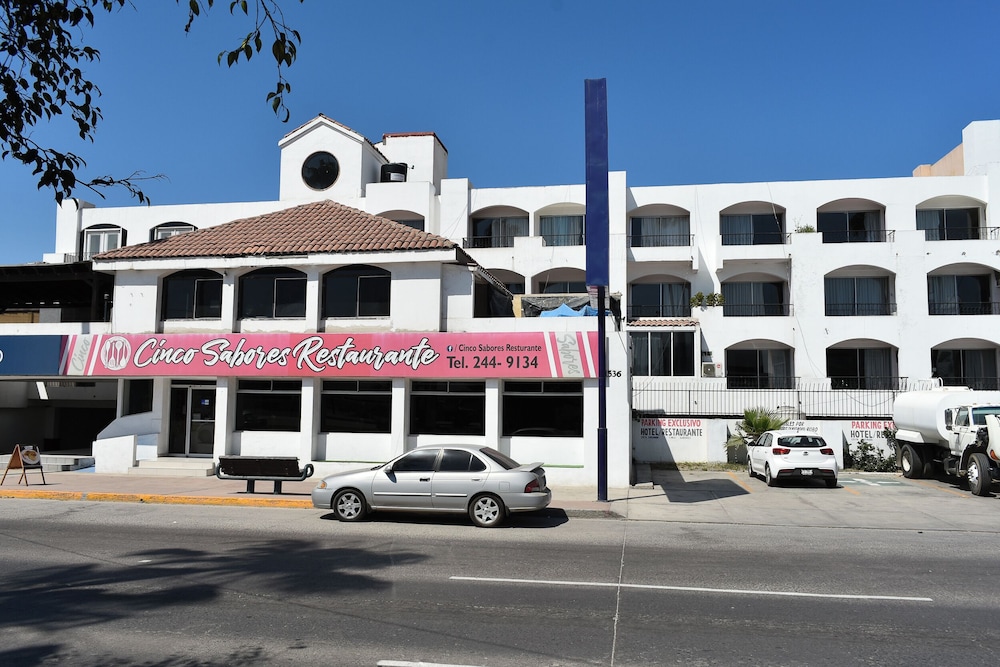 Hotel Costa Ensenada - Image 1