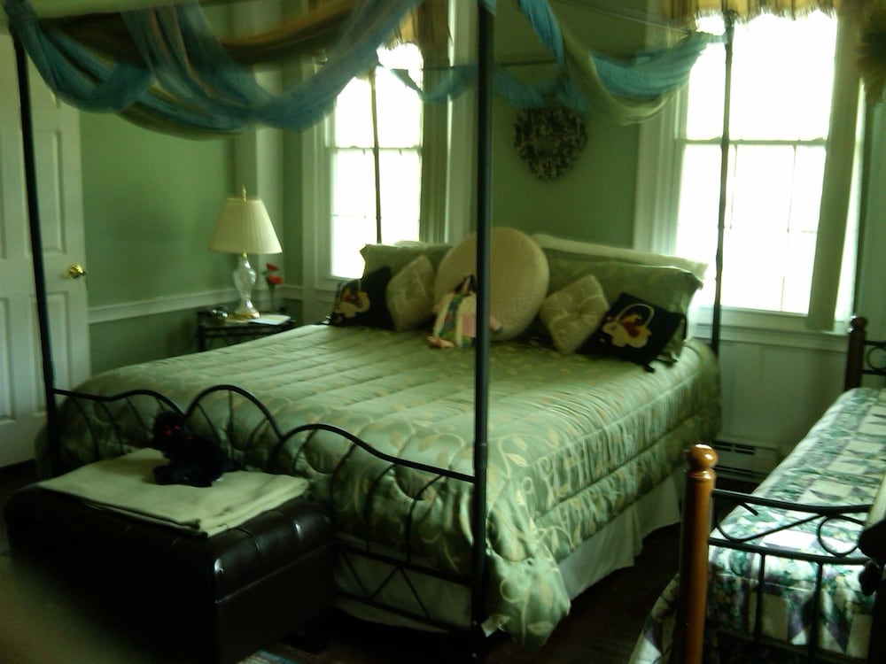 Brookside Inn At Laurens