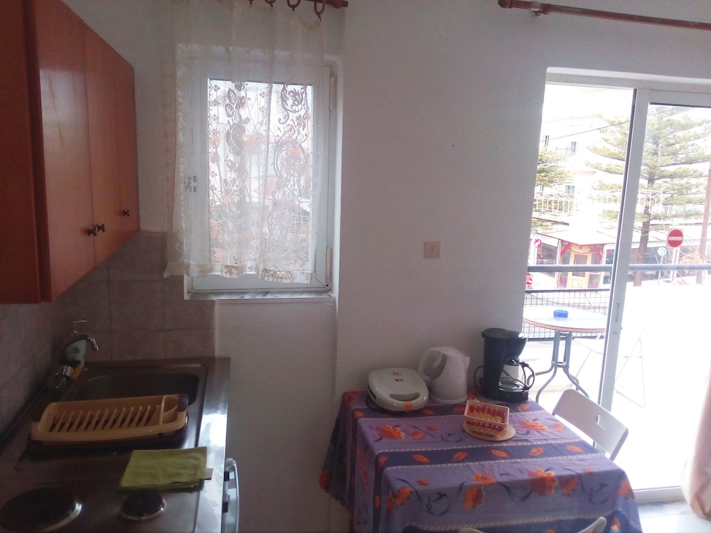 Pantheon Apartments photo 2