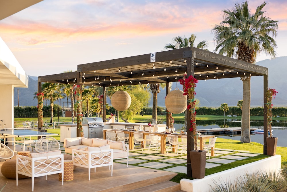 Buena Vista by Avantstay Massive Outdoor Oasis w/ Pool, Spa Firepit! - Property Image 28