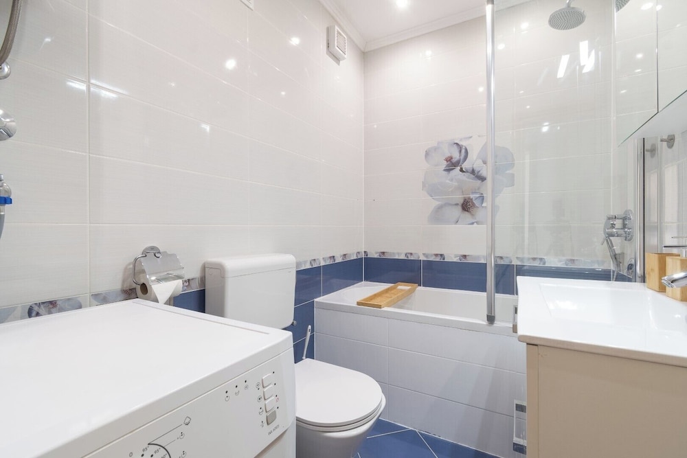 Zozo, Modern Two-Bedroom Suite