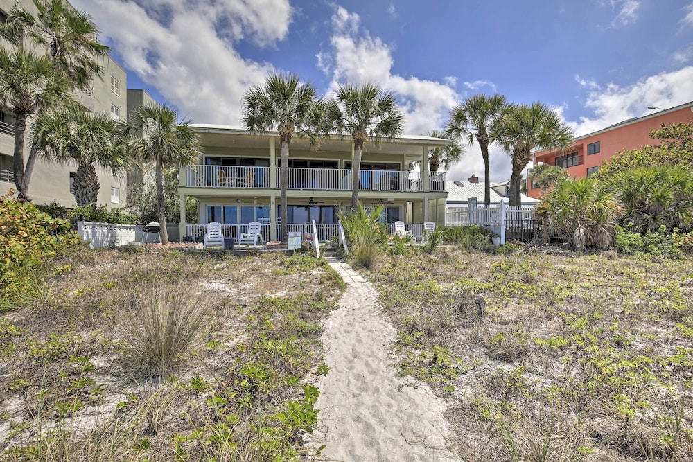 On-site Beach Access: Walkable Gulf Coast Retreat