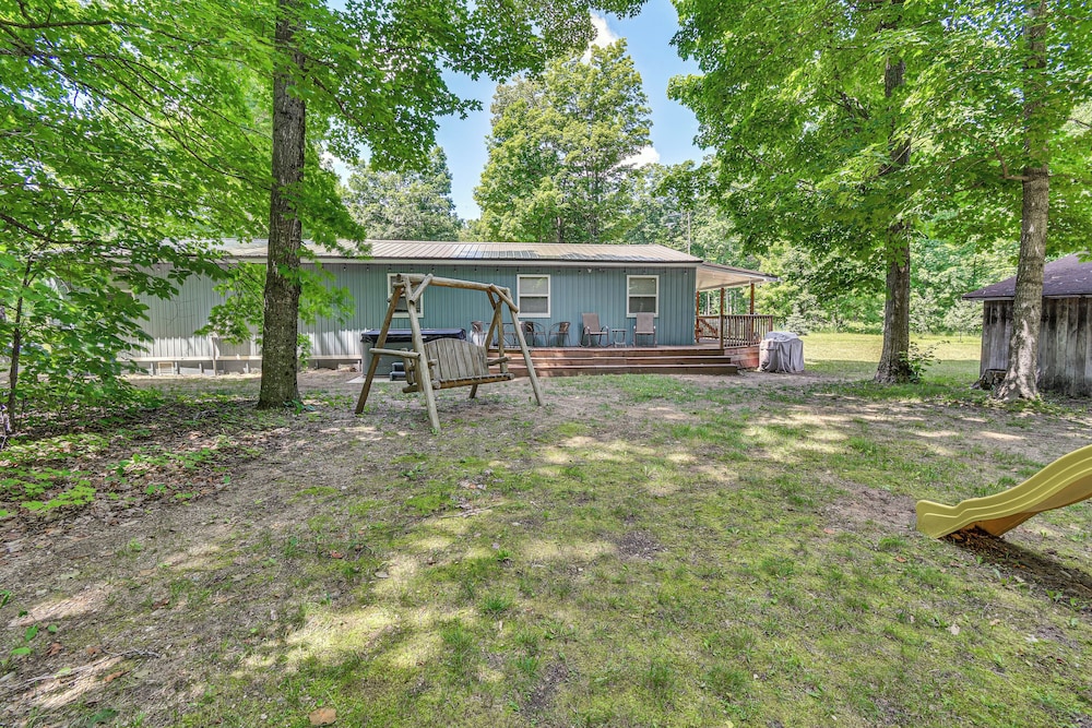 Woodsy 20-acre Retreat w/ Hot Tub in Mancelona
