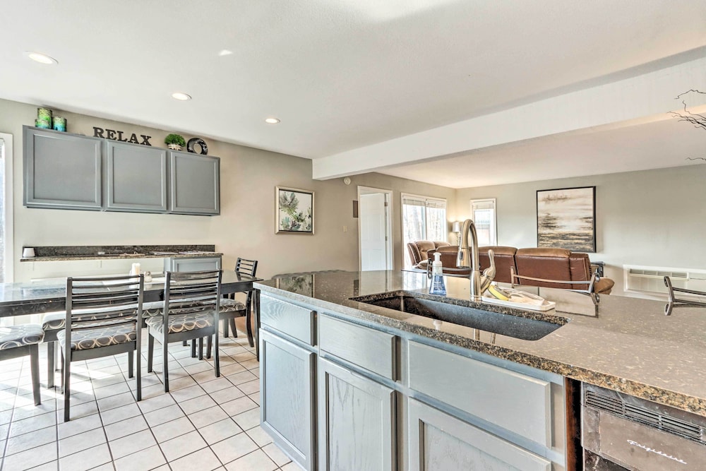 < 1 Mi to Margaritaville Resort: Osage Beach Home! view 3