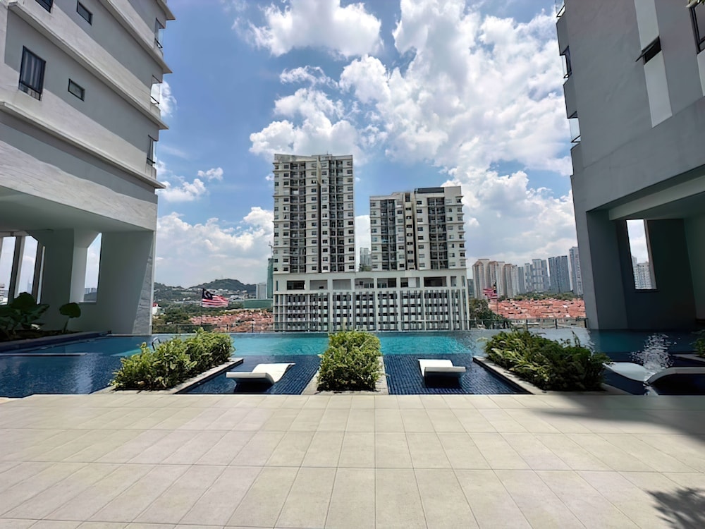M Suite Menjalara Free Gym Pool