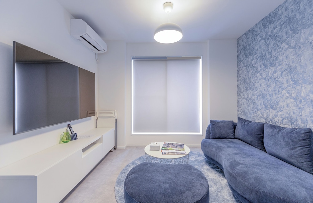 Nishikujo Maison Le Bleu Chigusa