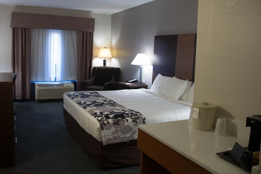 Crossroads Inn And Suites