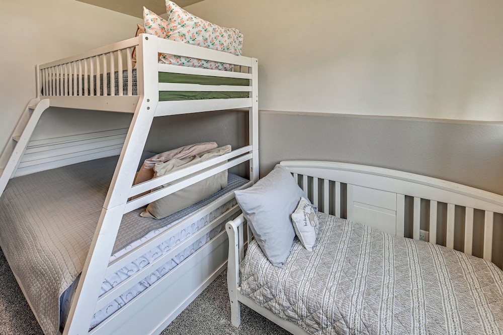 Walk to Downtown: Family-friendly Cody Home!