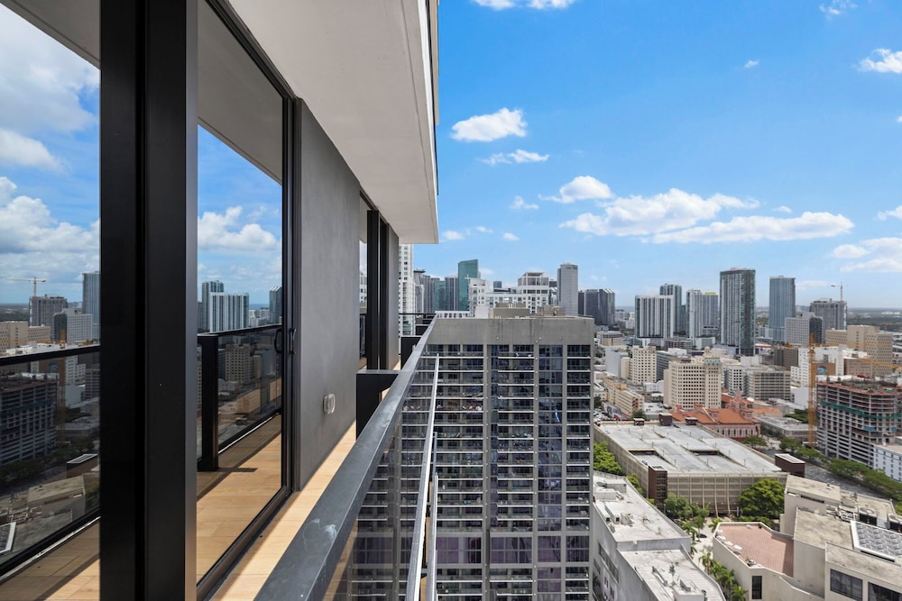 Luxury Spacious Condo at Downtown Miami