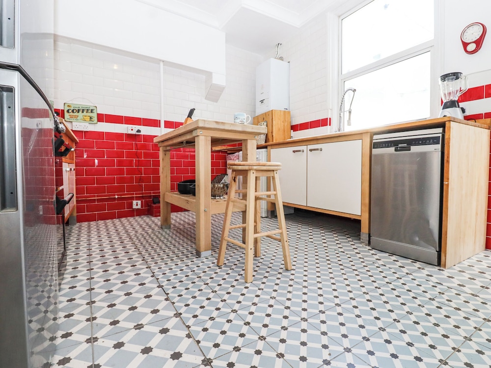 Goldhurst Apartment