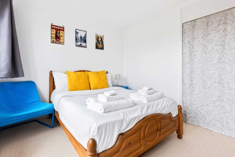 Spacious 2 Bedroom Apartment in Cricklewood