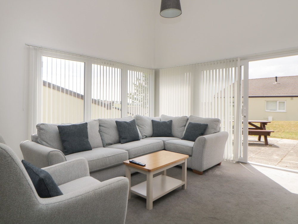 Harcombe House Bungalow 11