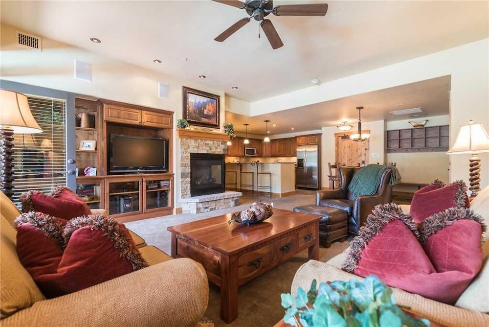 6107 Bear Lodge, Trappeur's Crossing Apartment 3