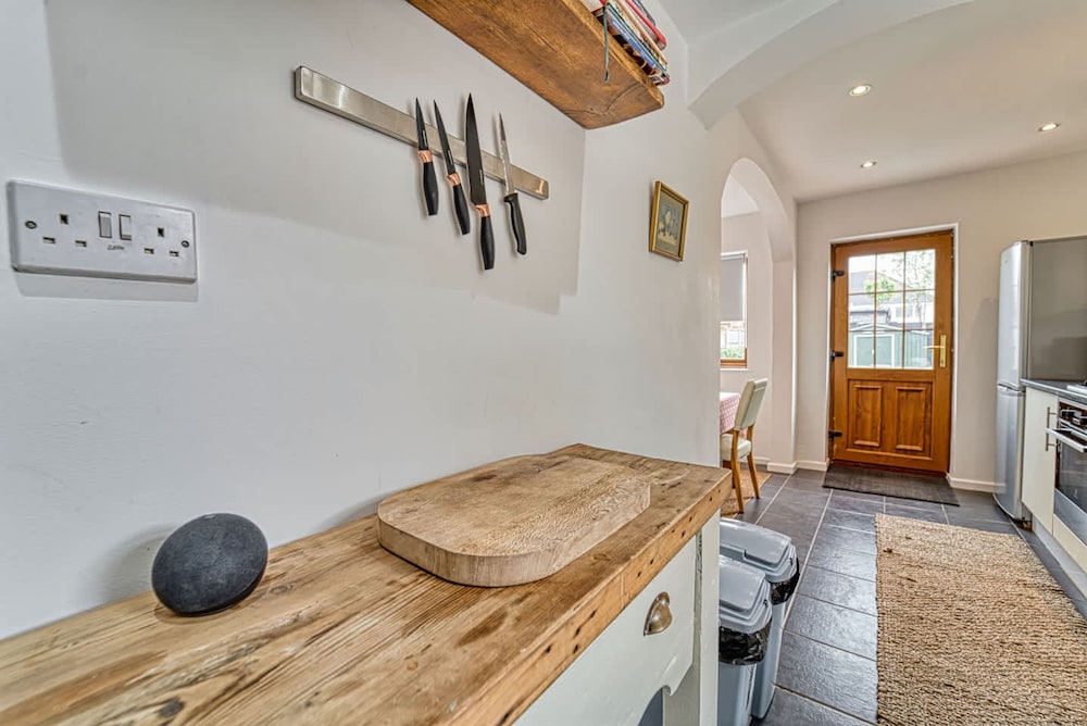 Host Stay Severn Swans House