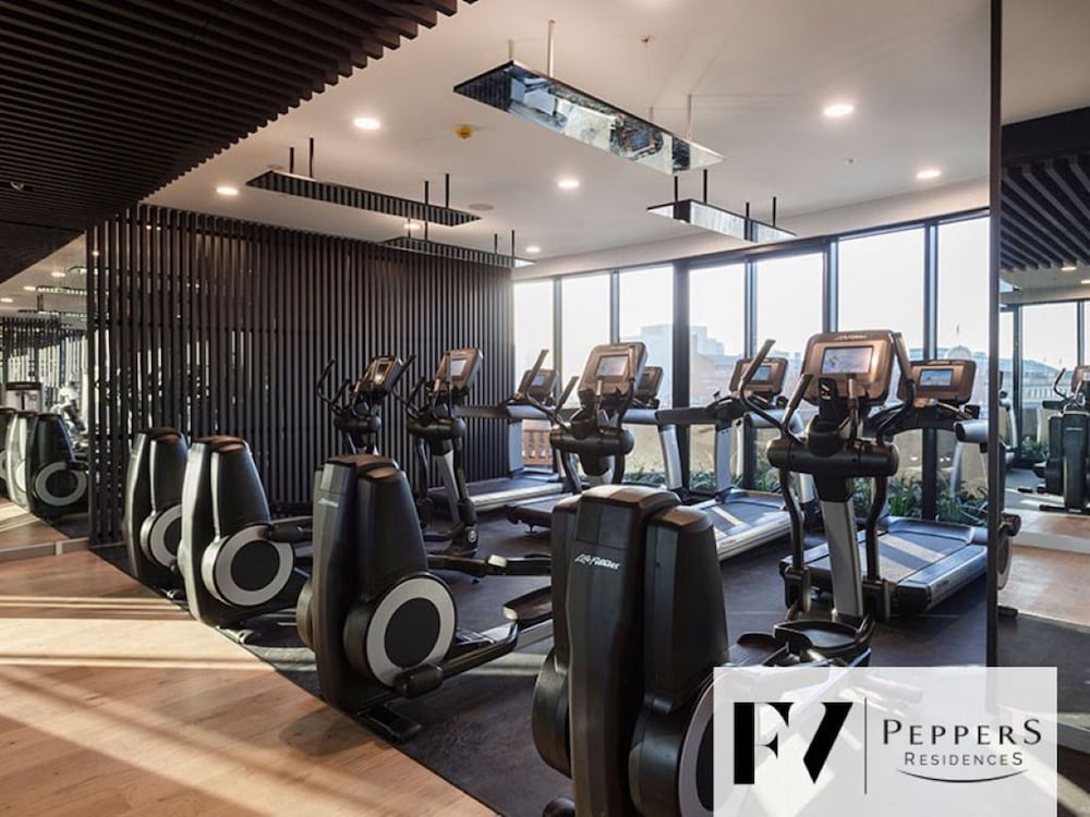City Escape With Balcony & Resort-style Amenities