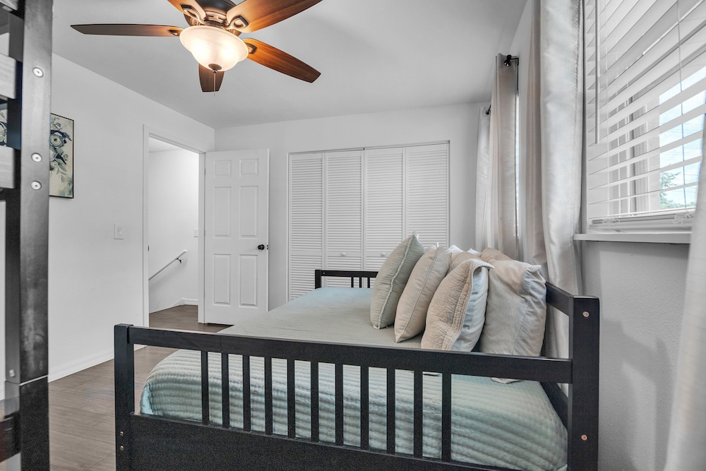 Be Our Guest - Cozy Townhome Near Downtown Ocala 2 Bedroom Townhouse