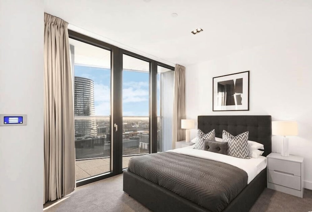 One-Bedroom Balcony Apartment City View