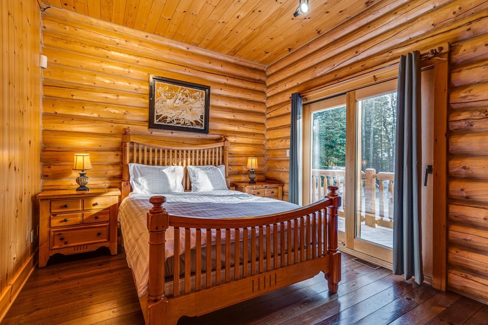 Grand Duc 74 - Gorgeous log Cottage With Private hot tub Heated Pool and Sauna