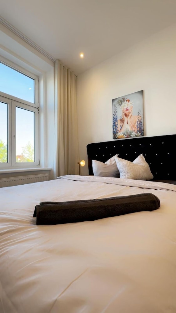 Cozy 3BR Apt Near Kaufpark Alterlaa