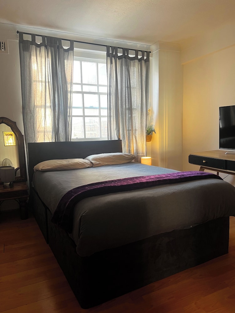 Marble Arch Chic Apartment With Air Conditioner