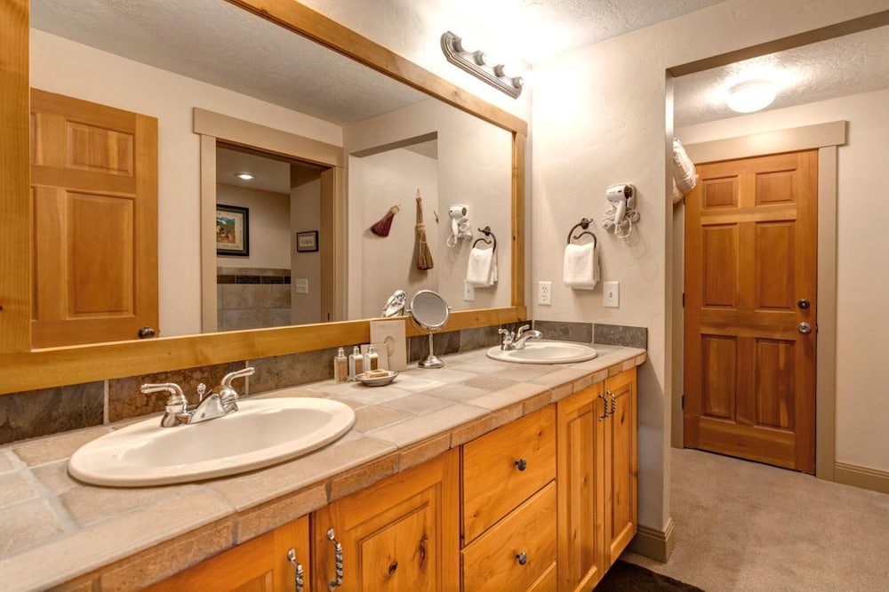 Town Pointe 3 BedroomsTPC-102C by KBM view 3
