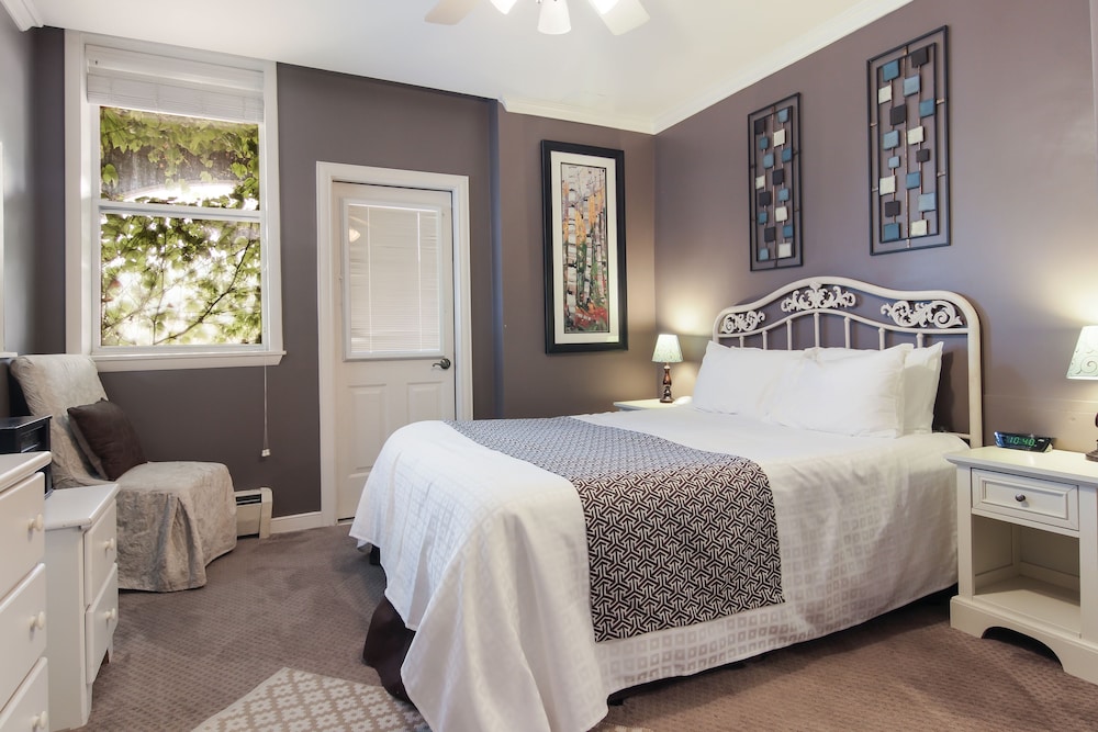 Stone Waters Inn