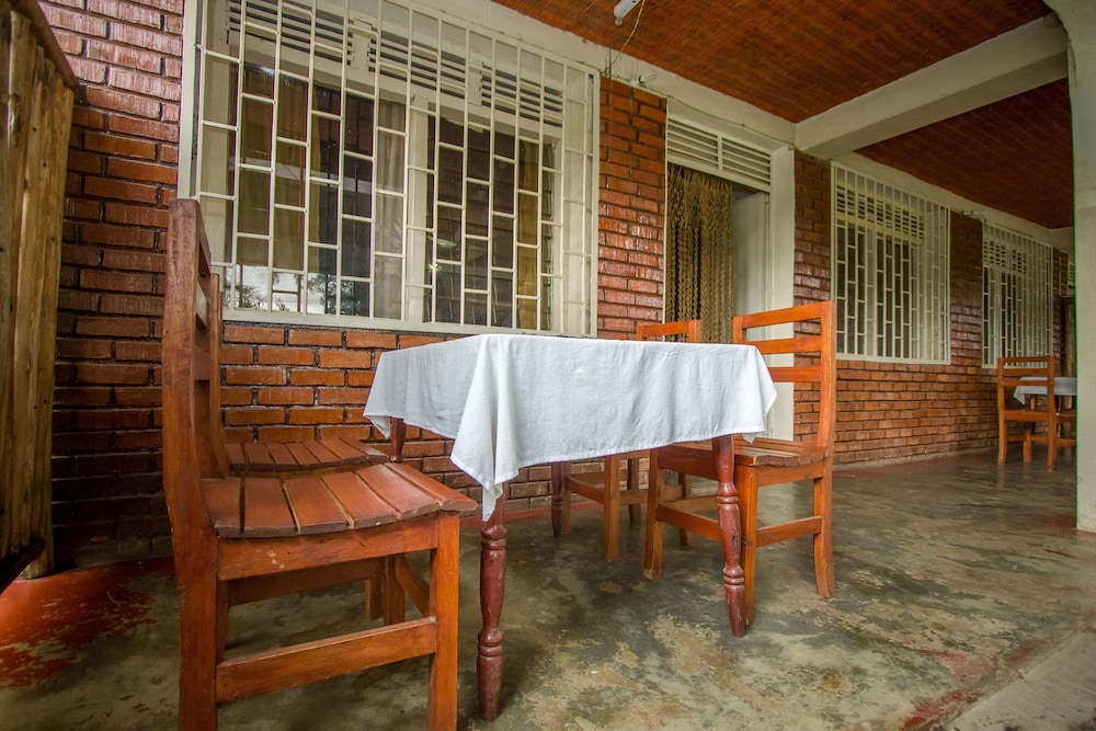 Sabinyo Guest House