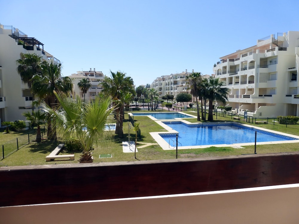 Beautiful 2 Bedroom 2 Bathroom Apartment With Pool photo 5