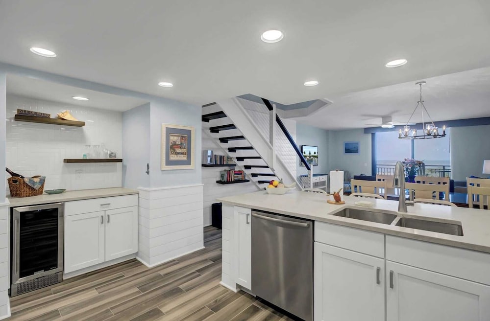 423 C Shipwatch by Avantstay Ocean Views Community Pool Close to Beach
