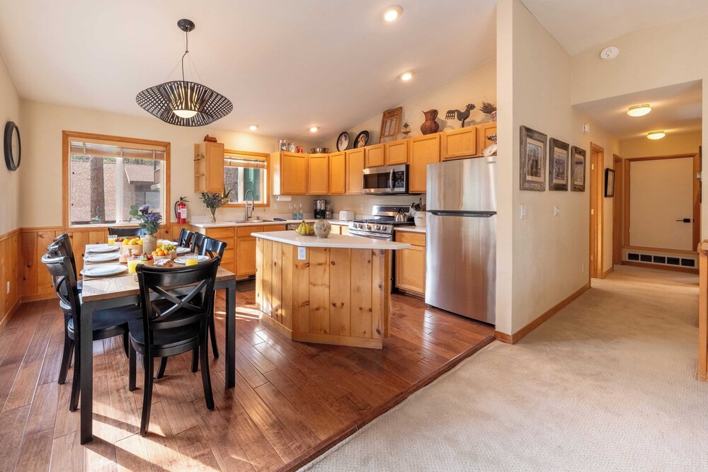 Stylish Truckee Retreat Deck, Near Lake & Skiing Moraine by Avantstay
