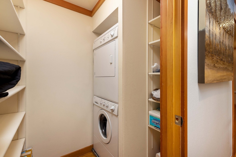 Tennis Townhome #1327 : 2, 225