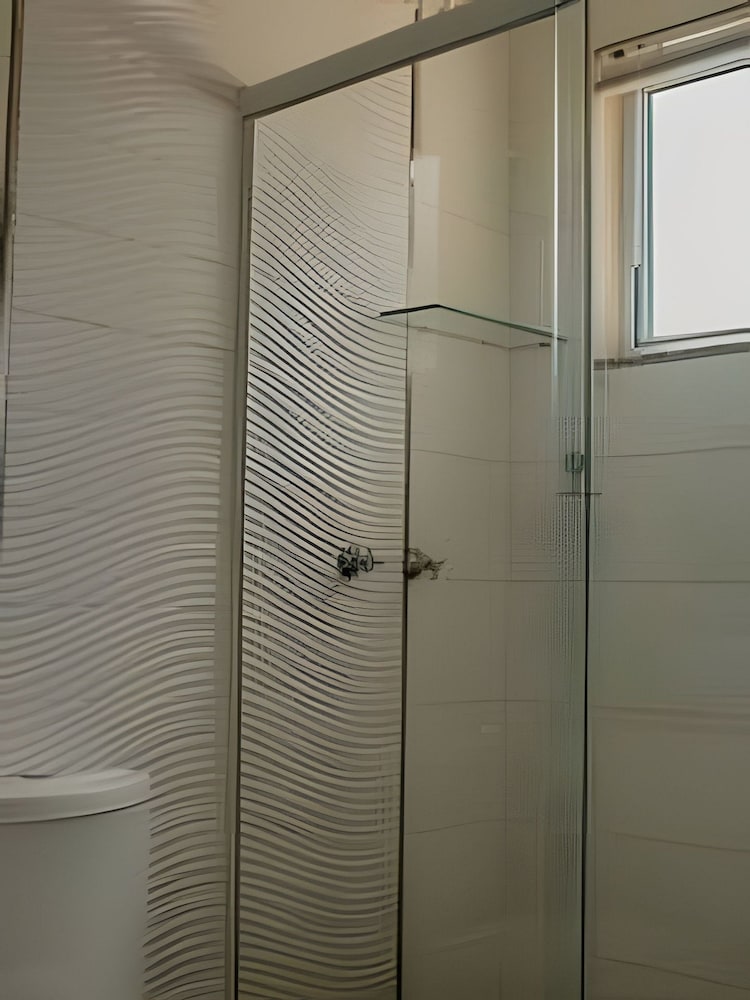 Casa com piscina 5 suites 1 quarto e AC
