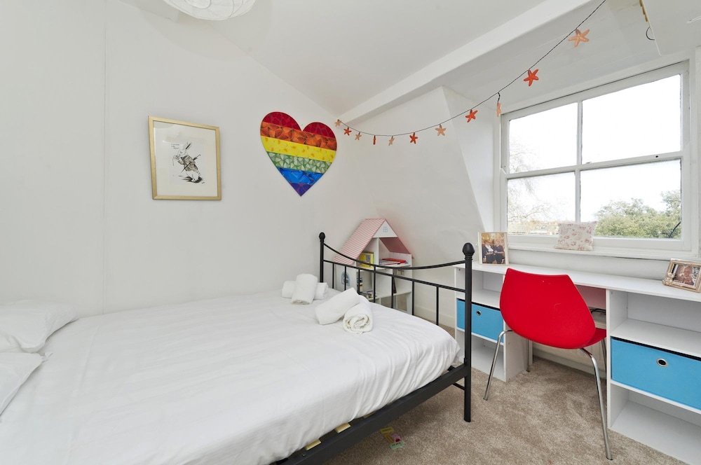 Historic Family Home Near Hampstead Heath by Underthedoormat