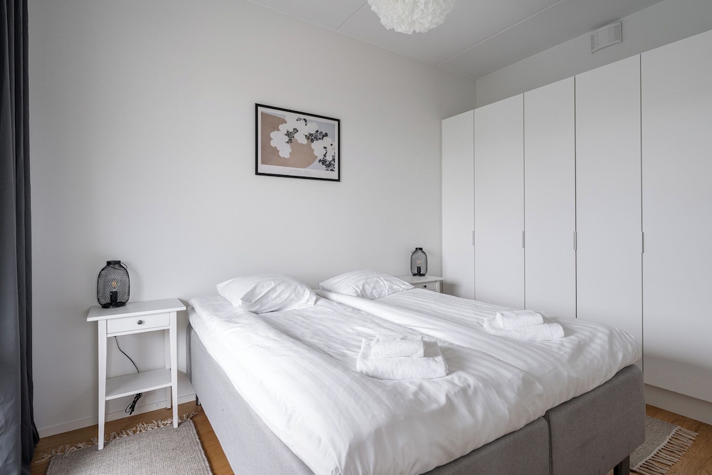 Modern 2BR Apartment with Sauna & Large Balcony