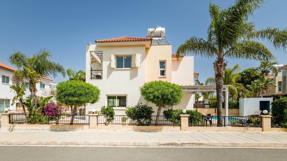 Pernera Blue Villa in Protaras