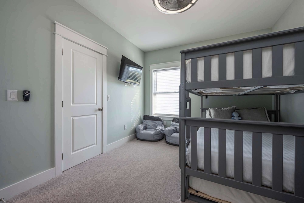 Beach to Bay 3BR Retreat - Cowboy Pool & Golf Cart